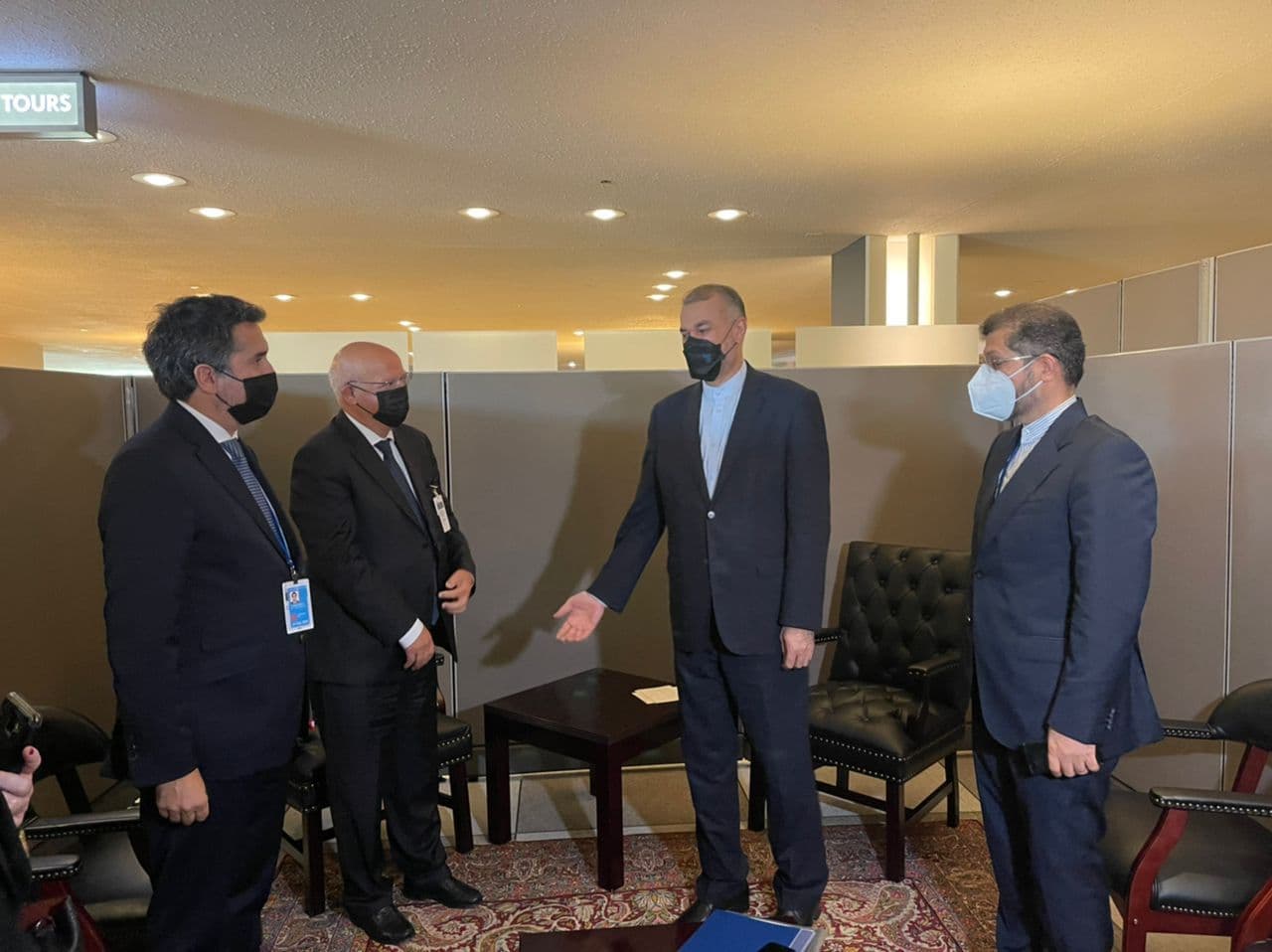 Iran FM Holds Talks with Portuguese Peer on UNGA Sidelines